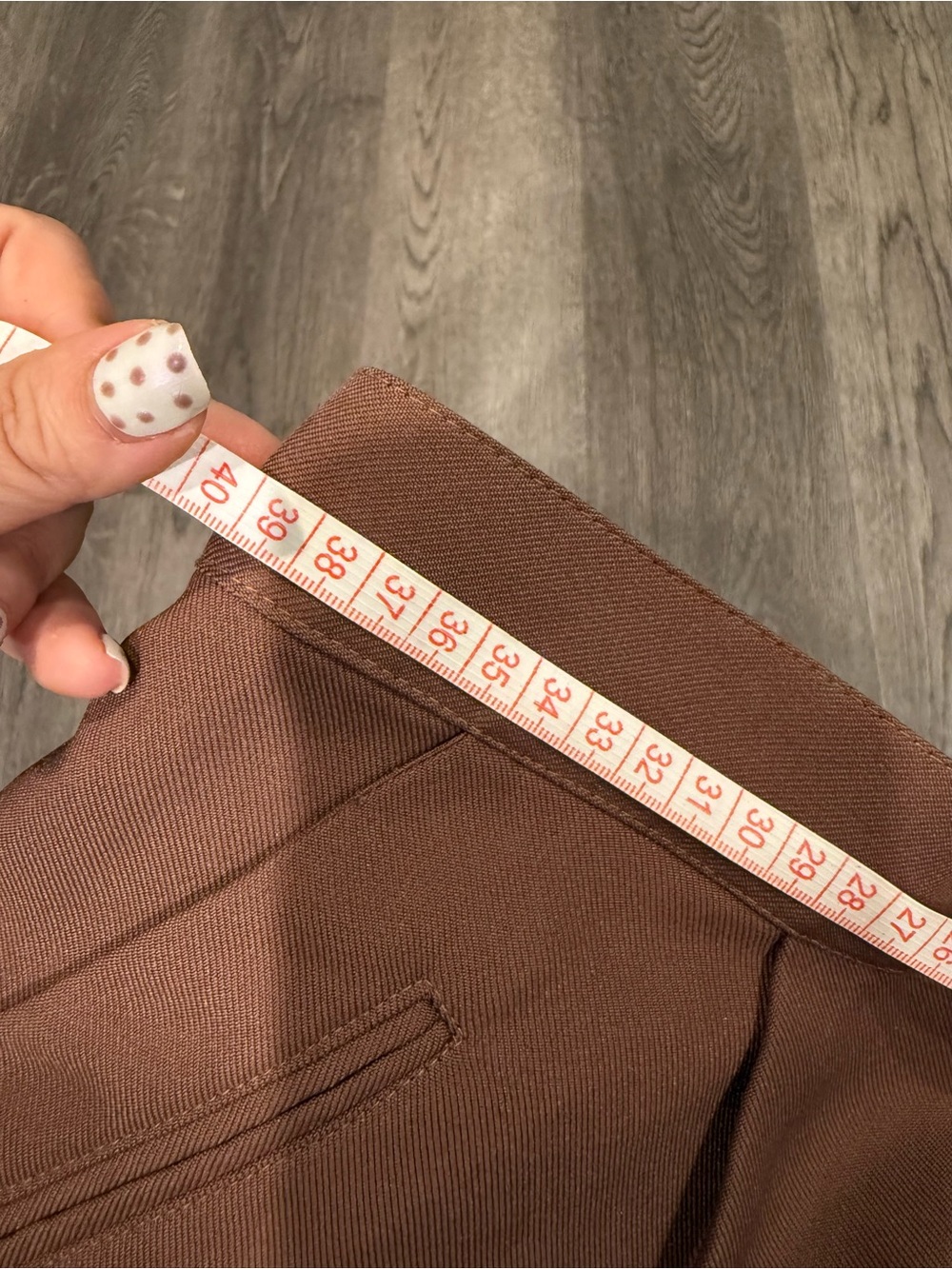Tailored short in trendy brown color - Picture 5 of 6